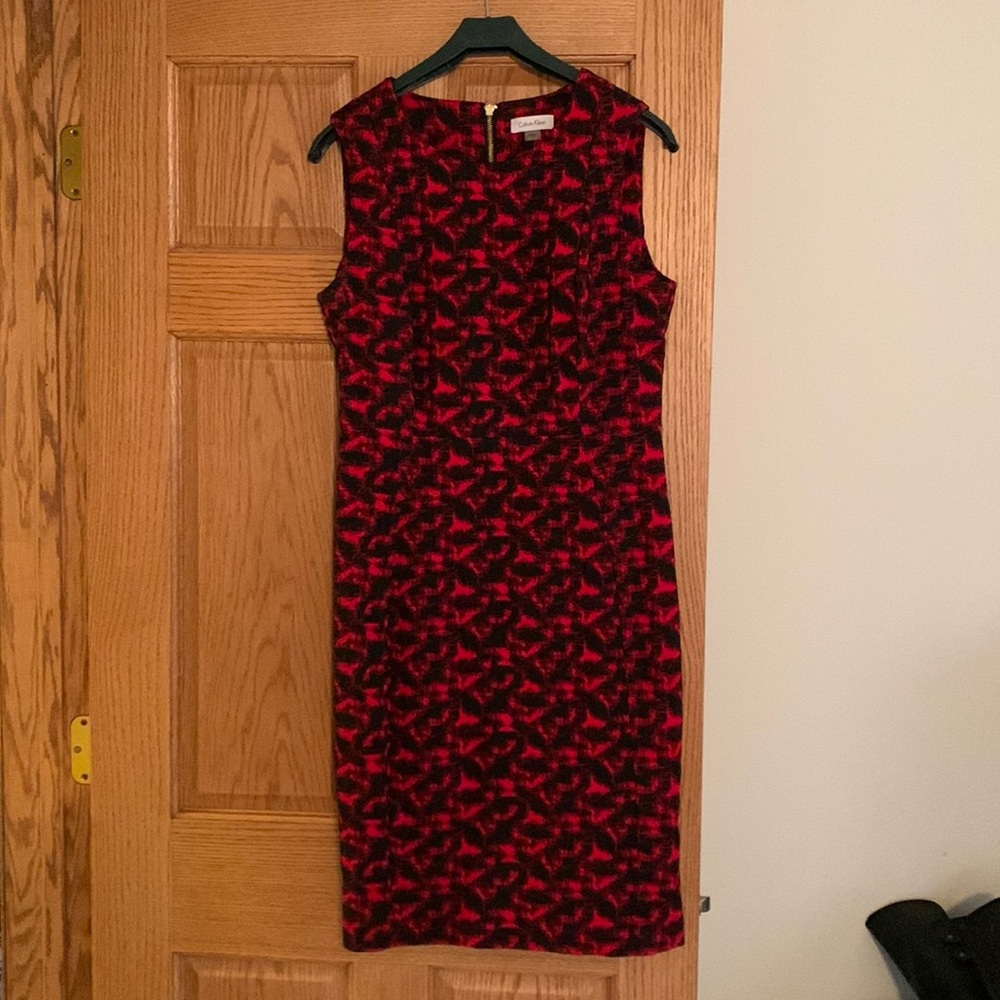 Like New Calvin Klein Sheath Office Dress Red and Black Size 12 Gold Zipper